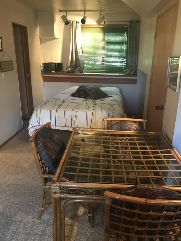 Holly Lane Gardens Bed & Breakfast Bainbridge Island Екстериор снимка